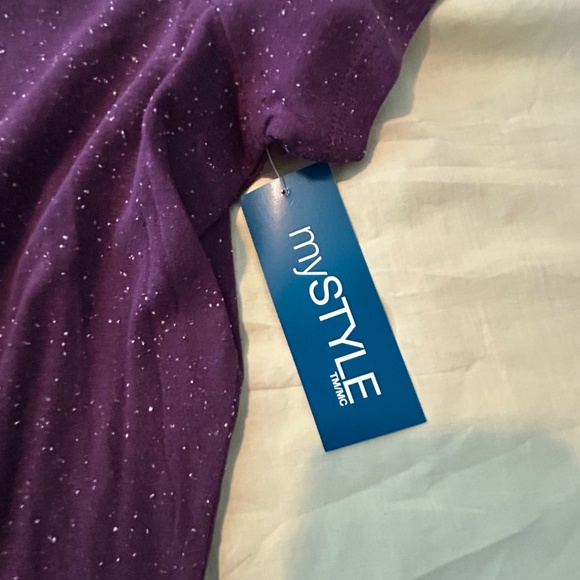 T-SHIRT, SHORT SLEEVE, PLUM WITH SMALL WHITE DOTS, SIZE 2X, VEE NECK, MY STYLE, - Picture 2 of 9